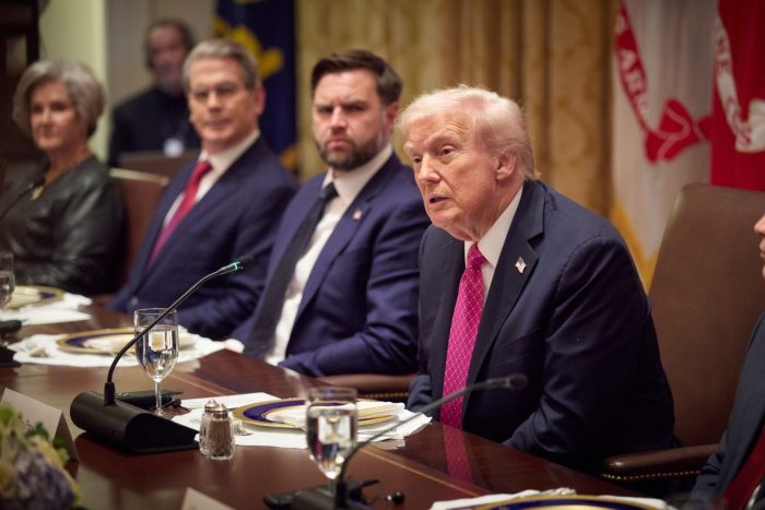 СОВЕТНИКОТ НА ХАМНЕИ, МОХСЕН РЕЗАИ: Трамп прави предавство на дипломатијата со блокадата и прекумерните барања