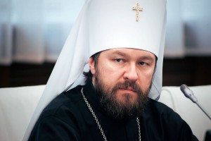 Приведен Иларион Алфеев – чешките власти кај рускиот митрополит нашле дрога