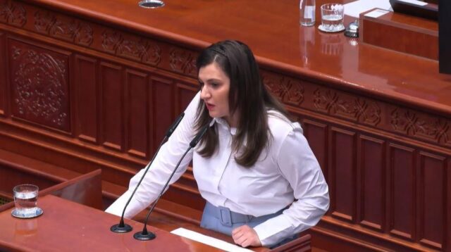 Зајкова за навивачите на Шкендија: Исвиркување на државната химна не е спорт туку удар врз достоинството на Македонија