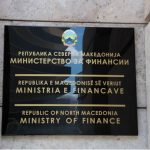 Директорите на дел од битолските основни училишта контра Министерството за финансии
