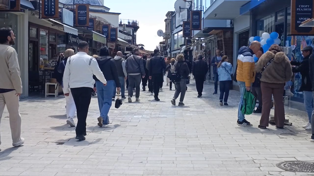 Охрид викендов пулсира во ритамот на празничното расположение