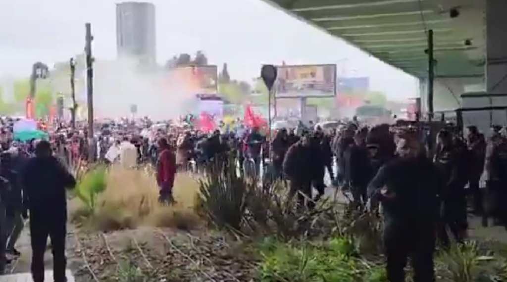 Хаос во Истанбул за Први мај: Судири меѓу демонстрантите и полицијата, неколку лица приведени