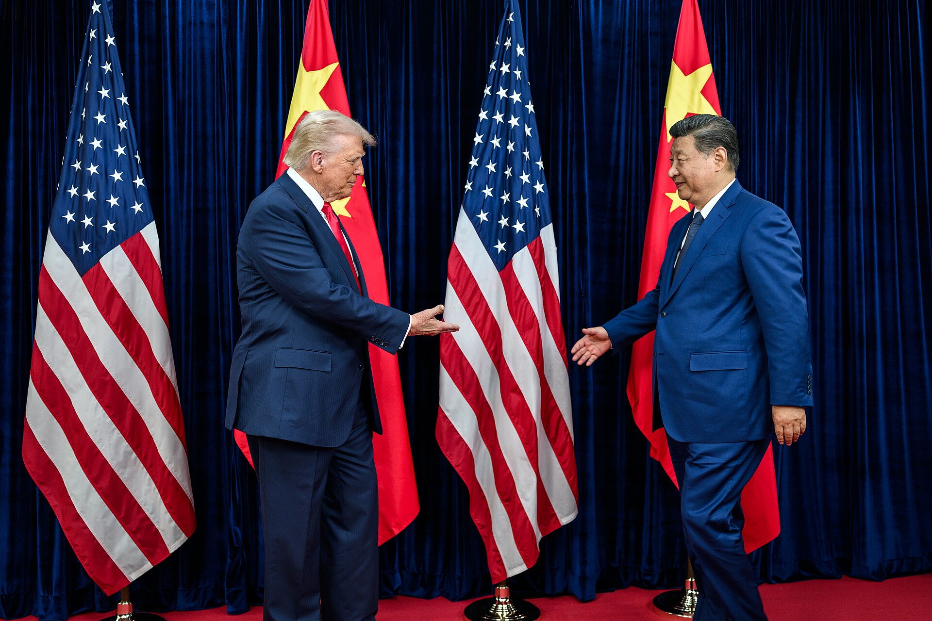 СРЕДБА СО ВИСОК РИЗИК: Трамп и Си меѓу трговијата, Иран и заканата од нова криза