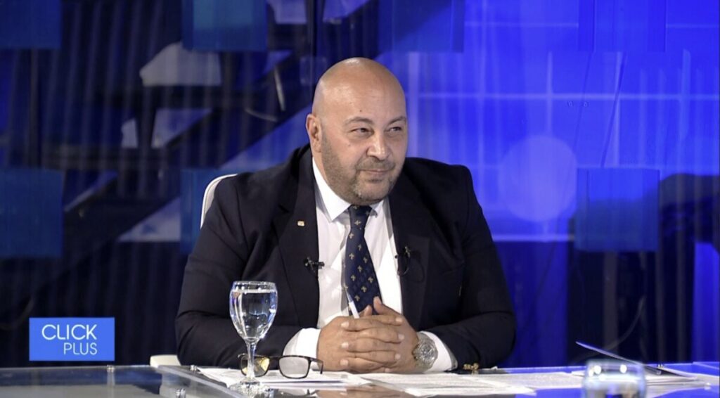 Костадиновски за изјавата на Адеми: „Никој нема да го чепне албанскиот јазик, тој е уставна категорија“