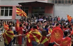 Матурите стануваат луксуз: Семејствата трошат и над 1.000 евра за една вечер