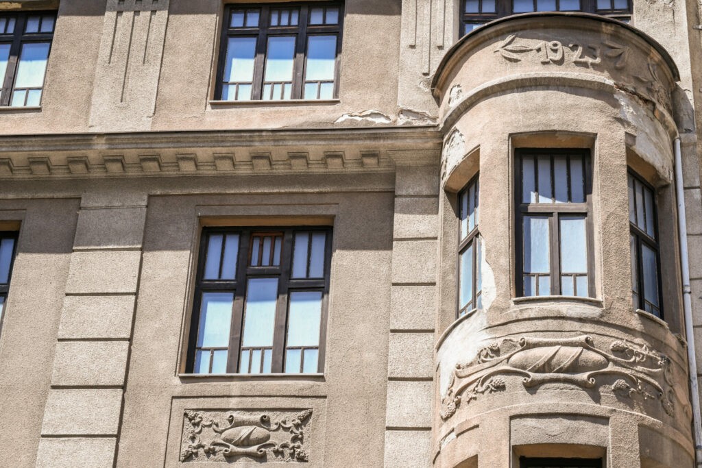 Хотелите Бристол и Јадран во Скопје ставени на продажба