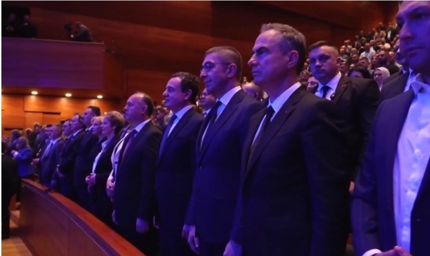 Мицкоски и Курти на конгресот на ВЛЕН на кој пет партии се обединуваат во еден субјект