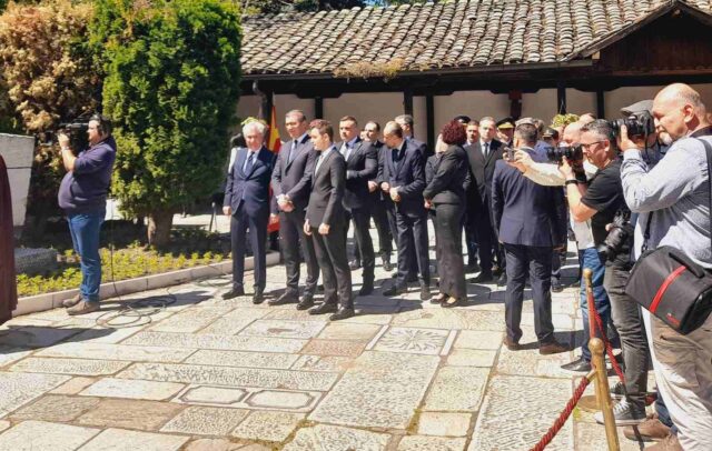 Мицкоски ги повика граѓаните летните одмори да ги поминат во Македонија