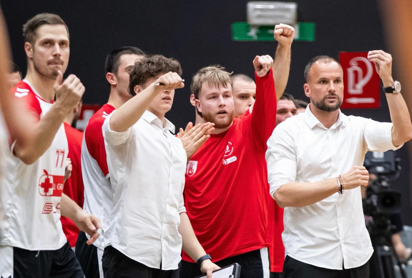Врие во Словенија: Слован жестоко удри по Тримо и неговите навивачи!