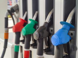 Од вечерва ново поскапување на горивата, поскапуваат од два до 2,5 денари по литар
