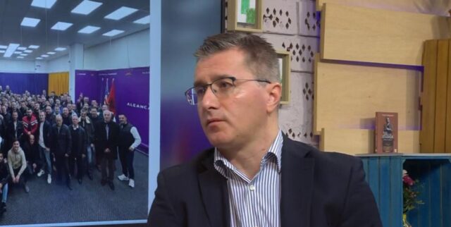 Еленовски со отворено писмо до Владата: Македонија продолжува да тоне, ништо не е сменето за овие две години власт