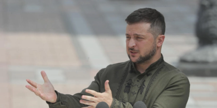 Зеленски: Русите лансираа повеќе од 2.300 дронови кон Украина