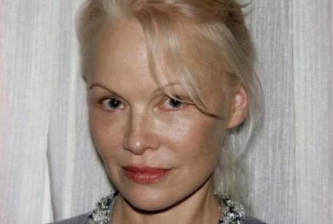 Памела Андерсон опиша што доживеала во креветот – Актерката ја откри својата интимност до коска 