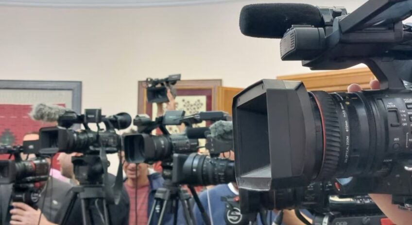 Слобода на медиуми под притисок: Македонија стагнира во „проблематична зона“