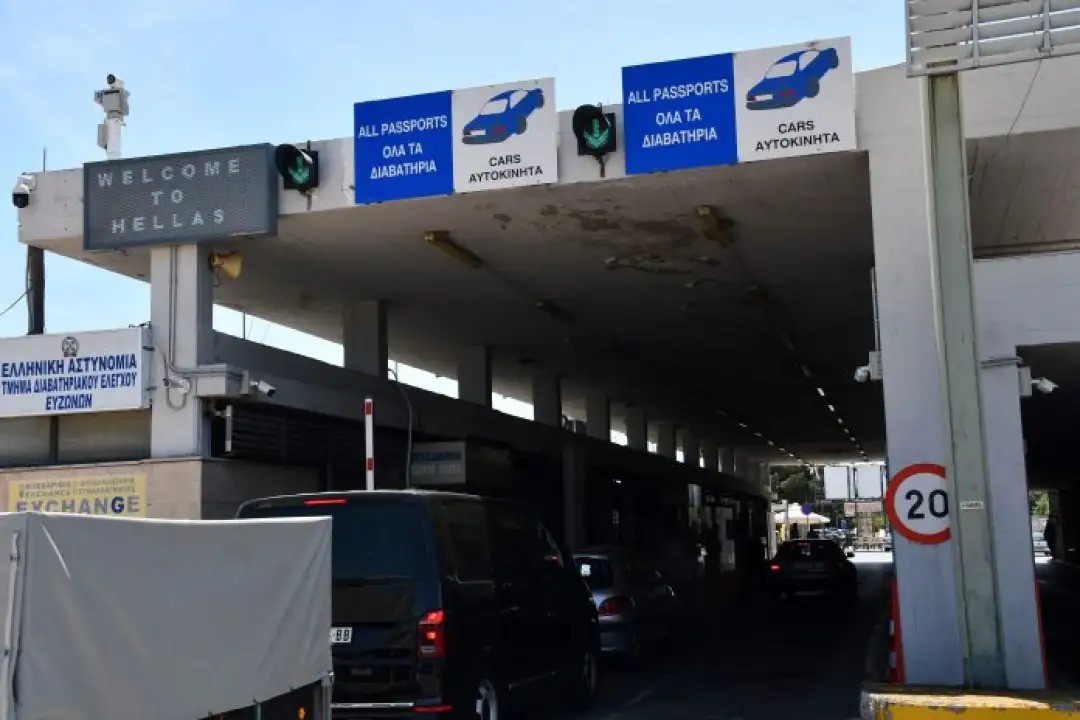 Грција најави нови мерки за „Евзони“ по долгите чекања на патниците