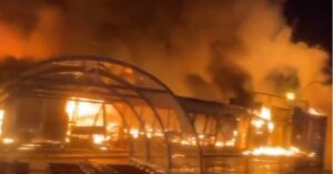 (ВИДЕО) Пожар во Москва, гори позната туристичка атракција