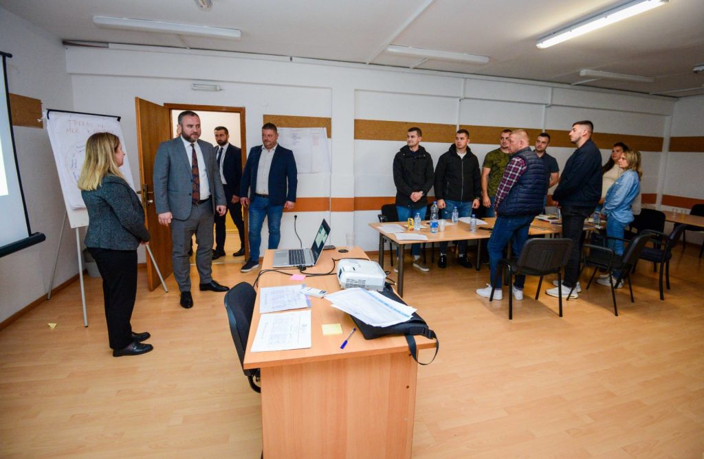 Тошковски: Се обучуваат 200 полицајци за постапување при родово и семејно насилство