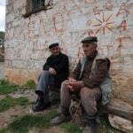 Aлбанското малцинство добива широки права надвор од матицата, а Тирана дома ригорозно ги одзема малцинските права