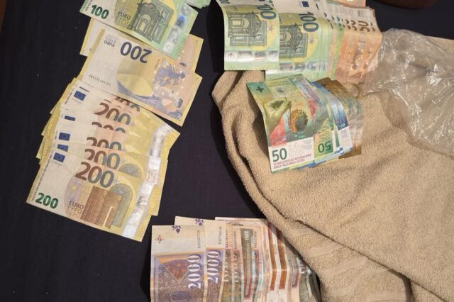 Во автобус што се движел на релација Германија-Македонија пронајдени непријавени 35 илјади евра