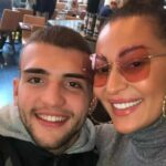 (Видео) Цеца со внуците во посета на семејната куќа во Житораѓа – малиот Крстан ги разнежни сите
