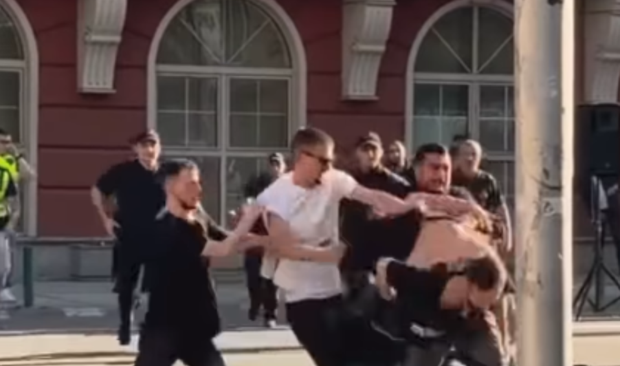 Жестока тепачка изби на денешниот протест во Скопје