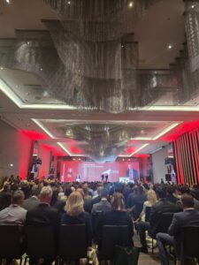 Македонија2025: Лидери од бизнисот, политиката и инвестициите го отворија првиот ден од Самитот во Скопје