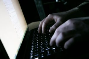 Средношколец излажал дека е наставник и добил пристап до е-дневникот во цела држава