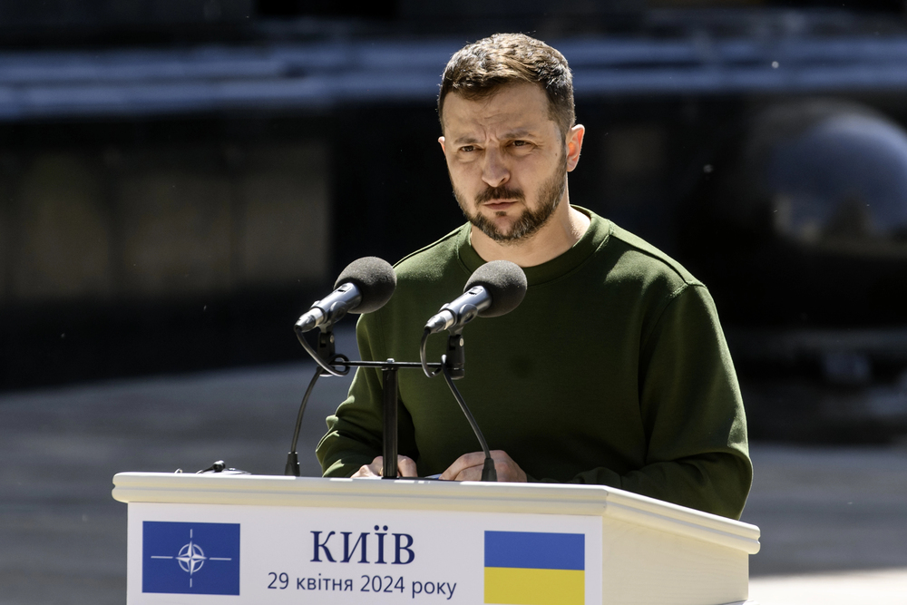 Поранешниот полски премиер го обвини Зеленски дека и удрил шамар на Полска