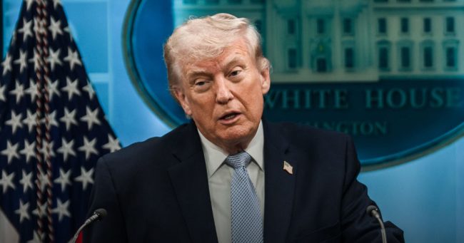 ТРАМП СЕ ЗАКАНИ СО ПОВЛЕКУВАЊЕ НА ВОЈСКАТА ОД ИТАЛИЈА И ШПАНИЈА ПОРАДИ КРИТИКИТЕ ЗА ВОЈНАТА ВО ИРАН