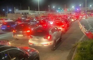 ХАОС НА БОГОРОДИЦА: 14.000 патници за 24 часа, едни минуваат за минути, други чекаат до еден час