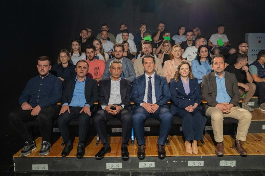 ВЛЕН ги става младите во центарот на политичкото одлучување