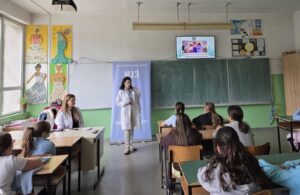 Едукативни предавања во училиштата за пубертетот и менструалниот циклус