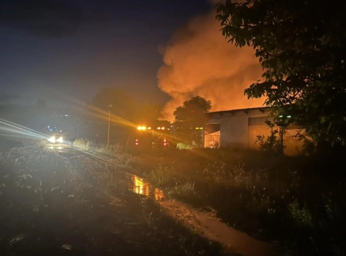 Голем пожар избувна вчера во Радовиш – гореле погони и машини во поранешен „Декортекс“