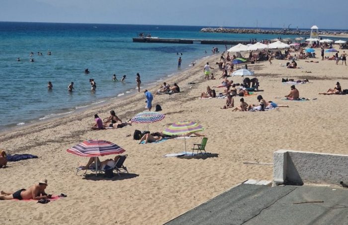 АНКЕТА ВО ГРЦИЈА: Мнозинството од испитаниците ја одбираат континентална Грција за да ги избегнат трошоците за траекти