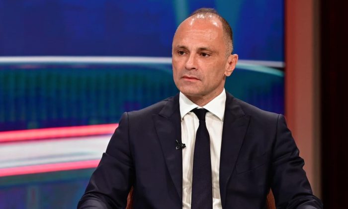 ФИЛИПЧЕ ЗА ЗДРАВЈЕТО И ПОЛИТИЧКИОТ ЖИВОТ: Секој ден прегледувам пациенти, им предавам на студентите и редовно оперирам