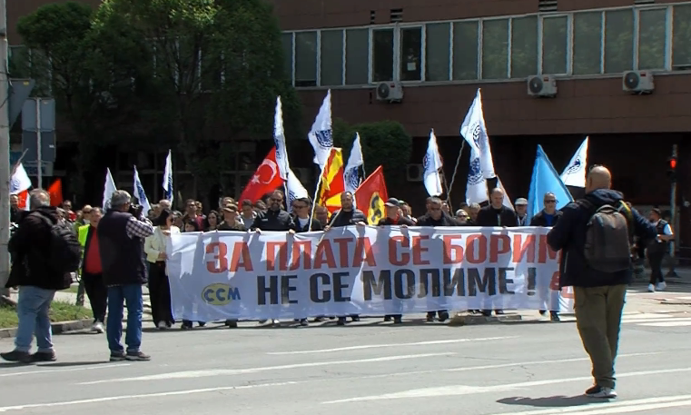 „За плата се бориме, не се молиме“ –  ССМ на првомајски марш