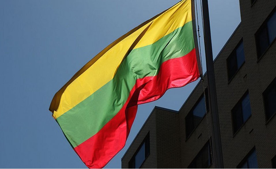 Литванија им нареди на жителите да се засолнат поради упадот на непознат дрон
