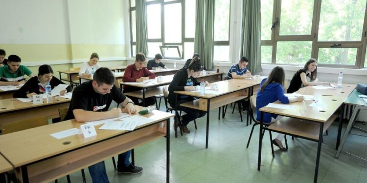 Над 14.500 матуранти од идната саботаполагаат државна, стручна и уметничка матура