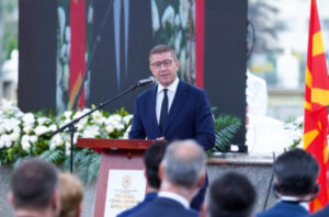 Мицкоски на 9 мај: Слободата не е подарок – таа е избор, жртва и одговорност