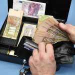 Просечната месечна исплатена нето-плата по вработен во март изнесувала 48.433 денари