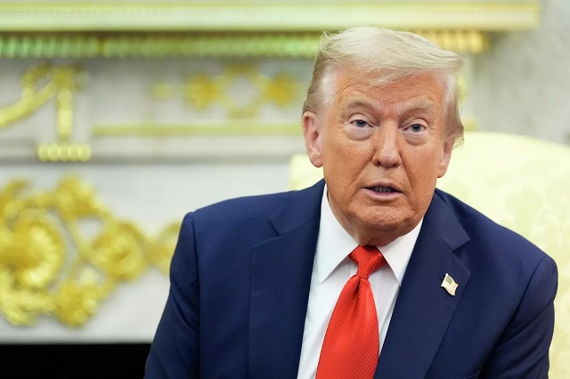 Трамп одбива да носи панцир: Не сакам да изгледам 20 килограми подебел