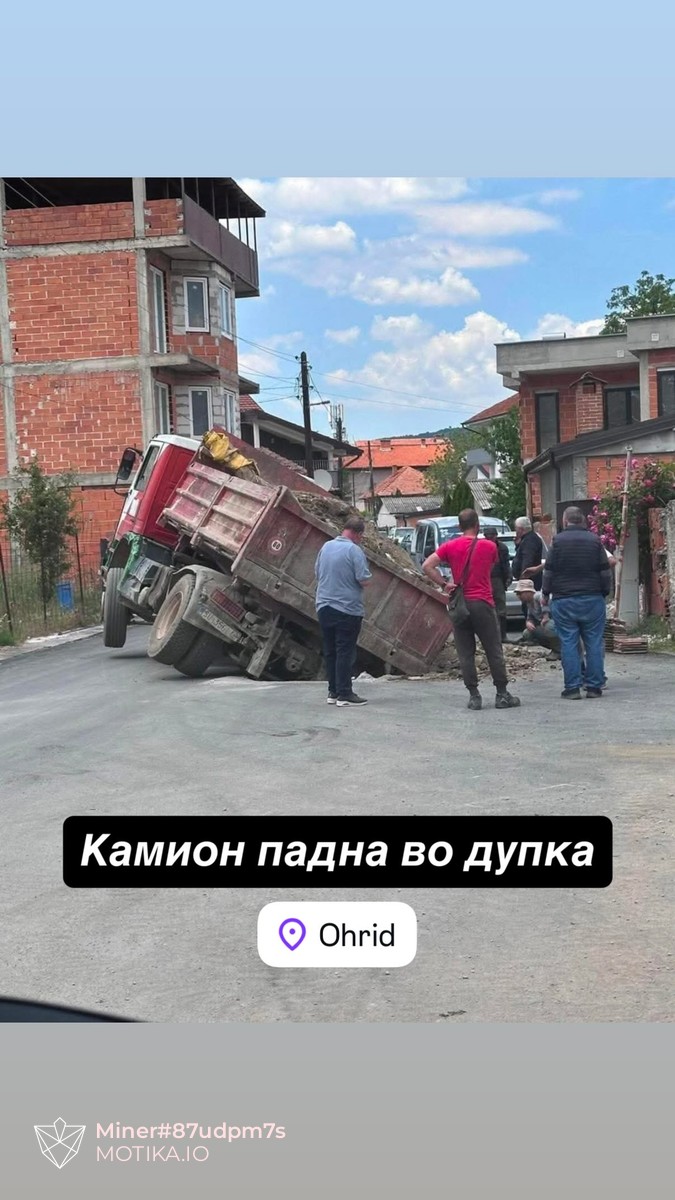 Камион пропадна во новоасфалтирана улица во Охрид