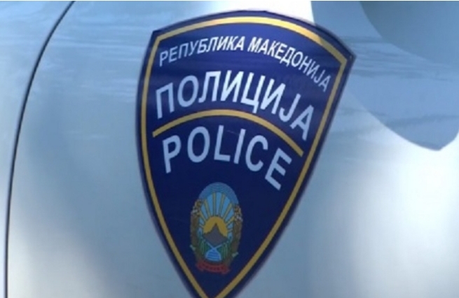 Во битолско приведен маж поради агресивно однесување, сопругата пријавила дека ја нападнал малолетната ќерка