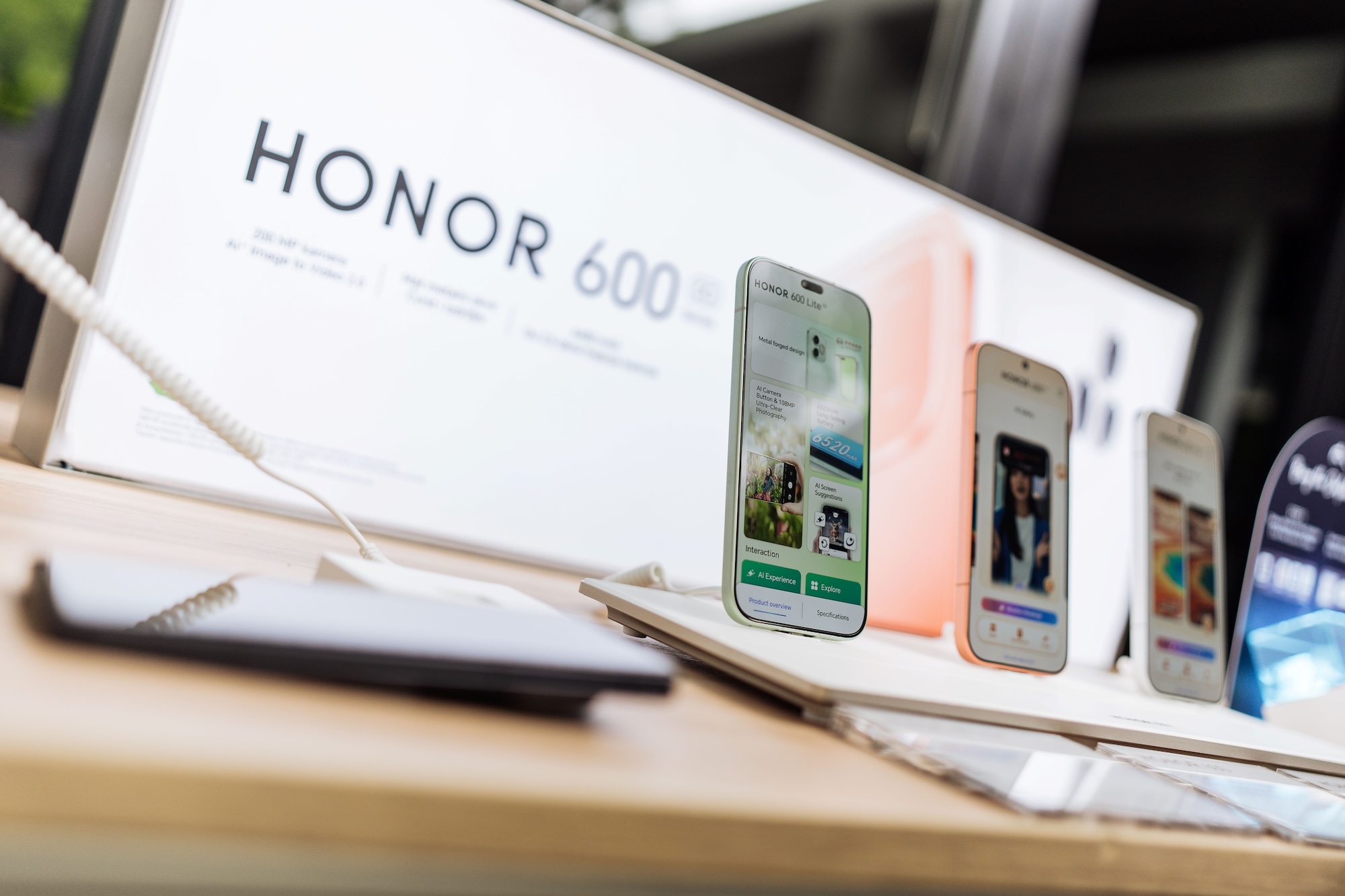 Honor ја лансираше Honor 600 серијата и постави нови стандарди во средната класа
