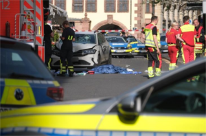 Автомобил се заби во толпа луѓе во Лајпциг, двајца загинаа