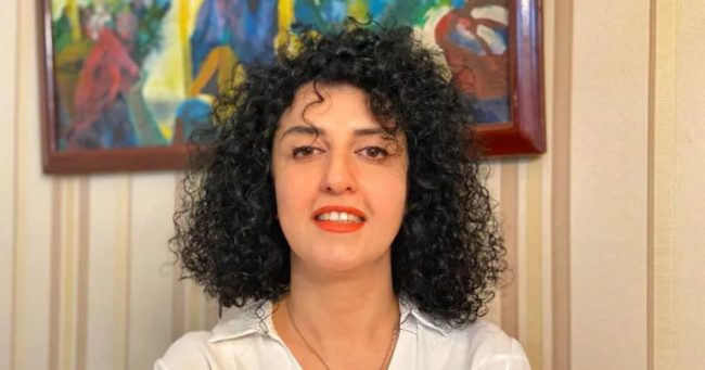 НОБЕЛОВКАТА НАРГЕС МОХАМАДИ ПРЕКУ ТАЈНИ ЗАПИСИ ИЗНЕСЕНИ ОД ЗАТВОР ЈА ОПИШУВА ТОРТУРАТА НА ИРАНСКИТЕ ВЛАСТИ
