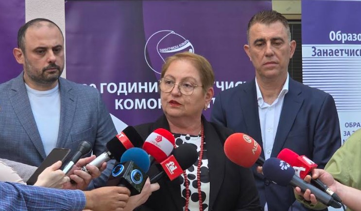 Јаневска најави лиценцирање на училишните психолози – ќе се дискутира за забрана на телефони за време на часовите во средните училишта