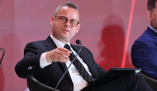 Мукаетов на Самитот „Македонија 2025“: „Алкалоид“ е пример дека Македонија може да се натпреварува глобално“