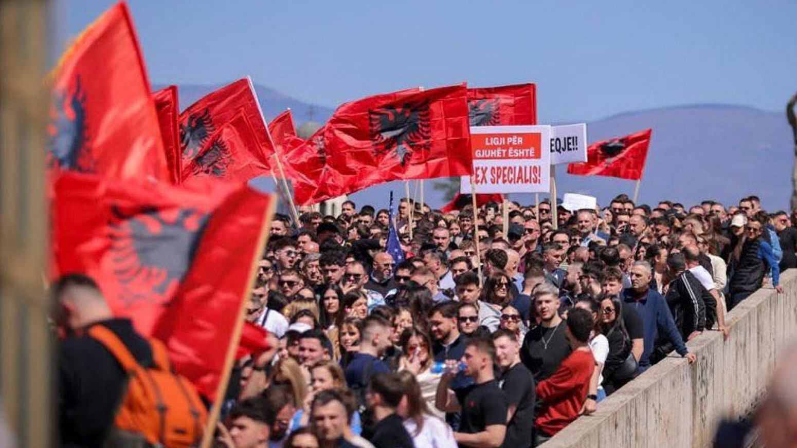 (ВИДЕО) Втор протест на албански студенти, кои бараат правосудниот испит да се полага на албански јазик