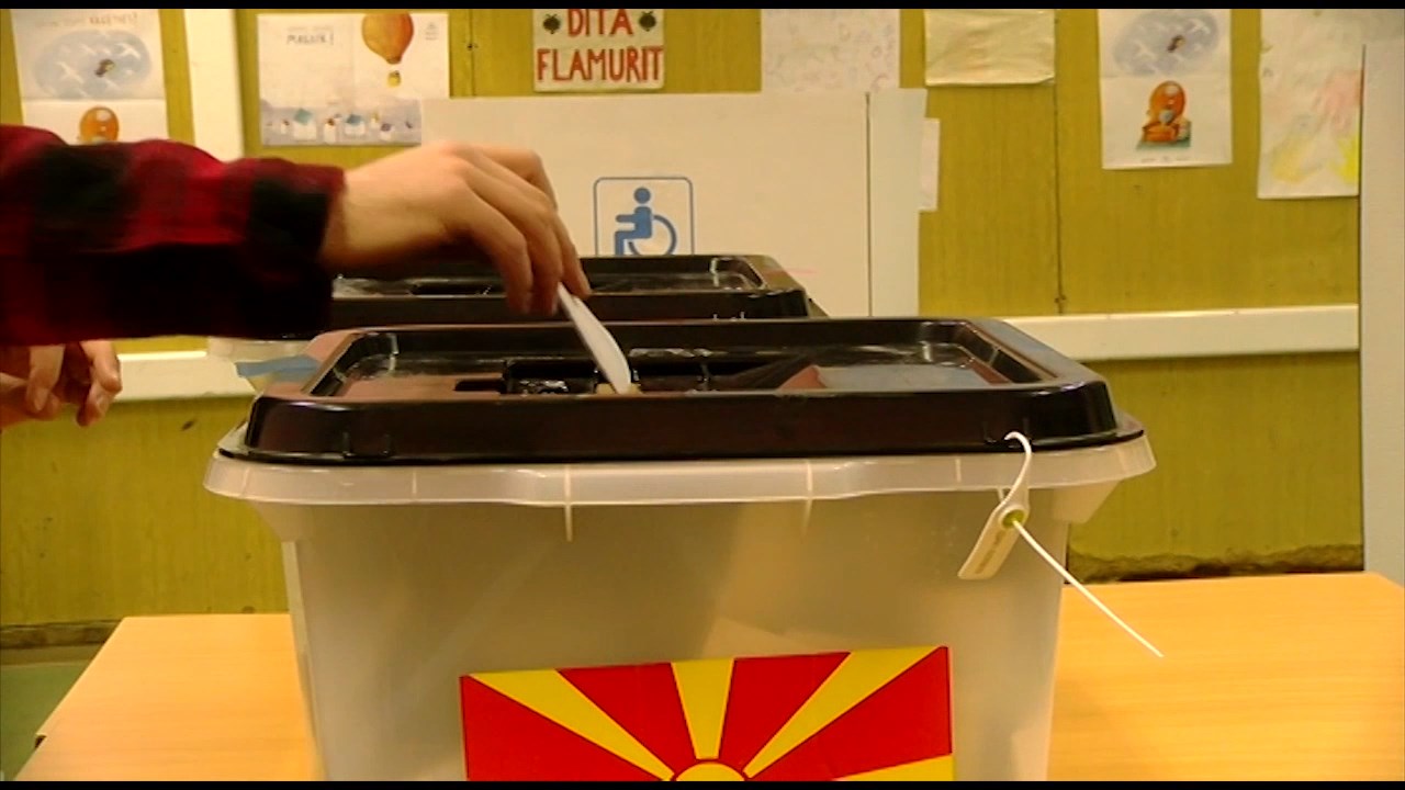 Предвремените избори на маса, власта и опозицијата со меѓусебни обвинувања